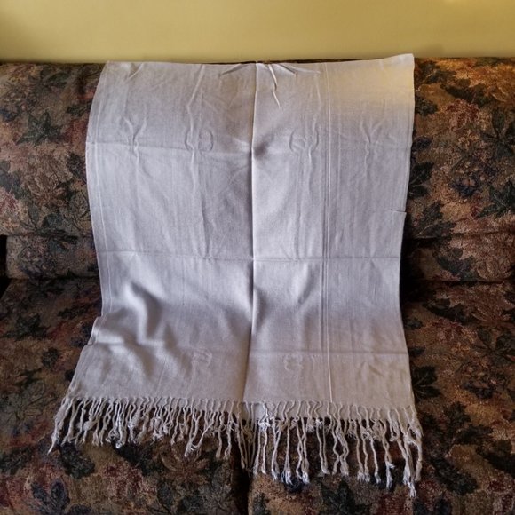 COPY - Cashmere = pashmina wool & silk winter scarf, pale gray, NWT, unisex - Picture 3 of 5